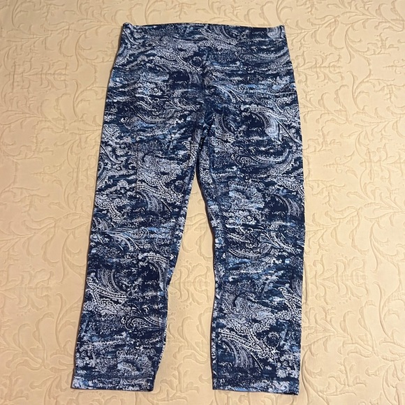 lululemon athletica Pants - Lululemon Athletica Patterned Cropped Leggings